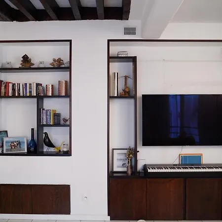 Beautiful 82M2 Apt Between Le Marais And Republic פריז